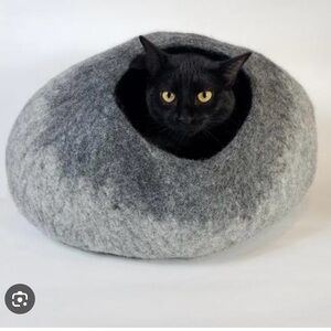 Unique CAT bed Organic Wool Pod New